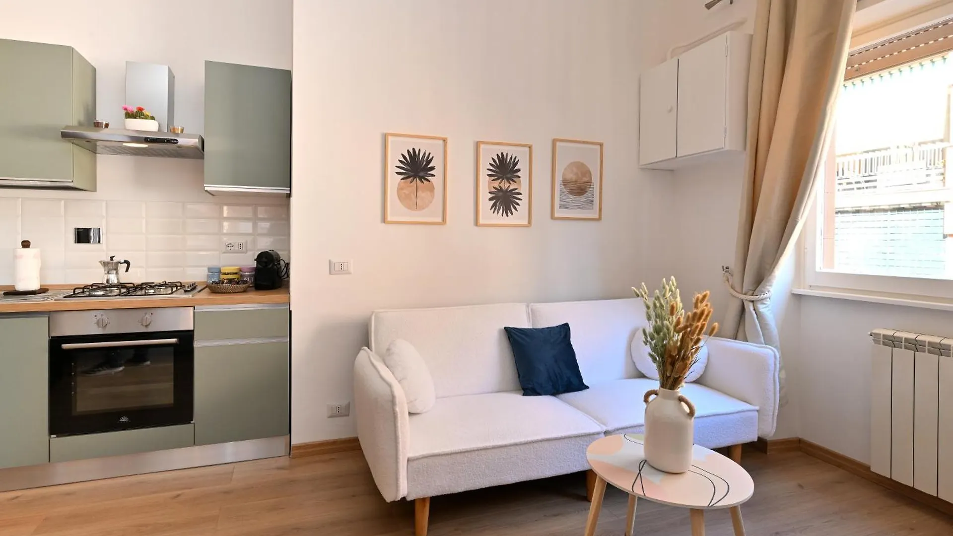 Cozy Studio Steps From Metro Station Rome