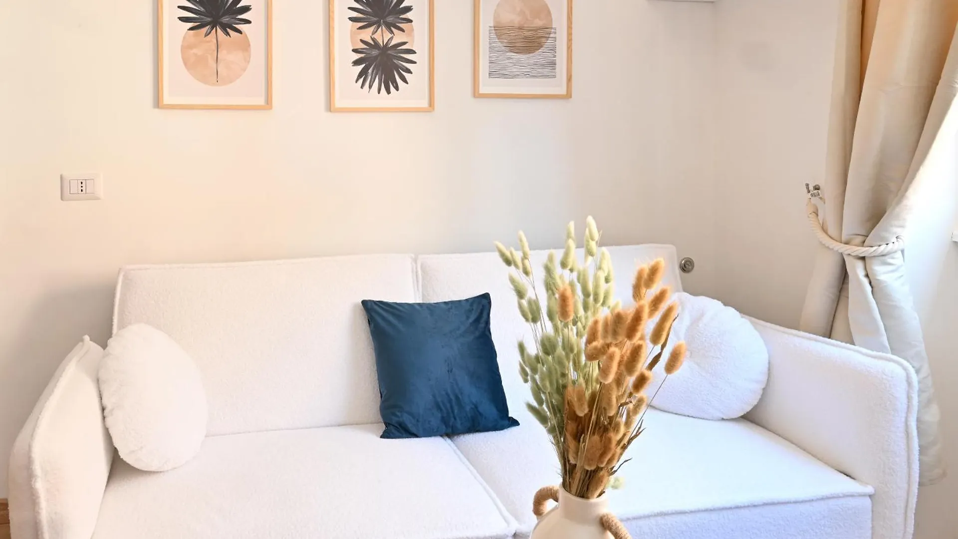 Cozy Studio Steps From Metro Station 0*, Rome