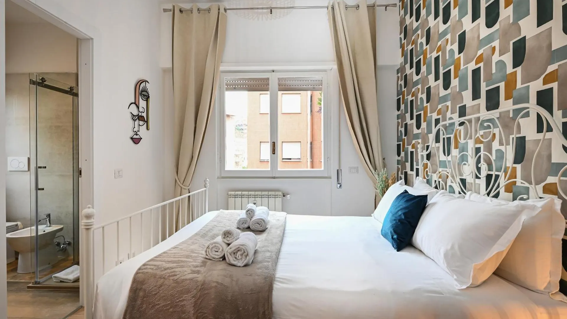 Cozy Studio Steps From Metro Station Apartment